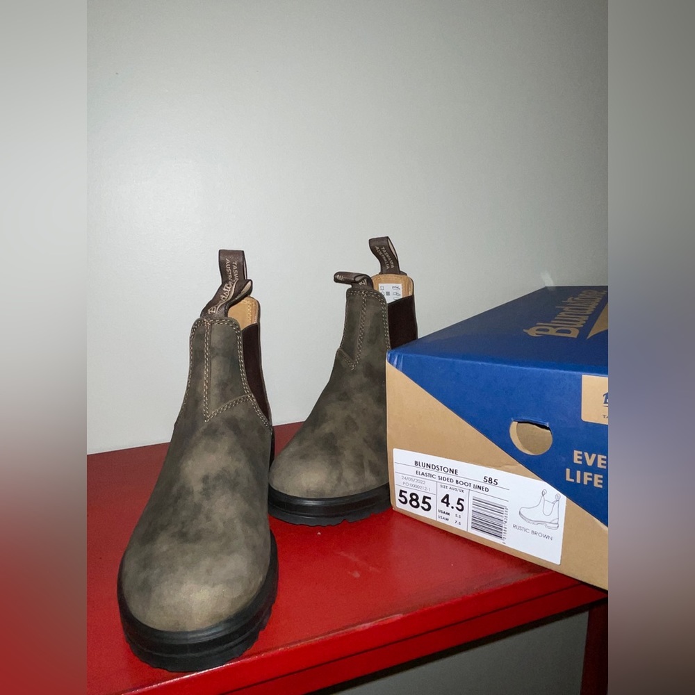 Blundstone 585 BRAND NEW NEVER WORN JUST TRIED ON